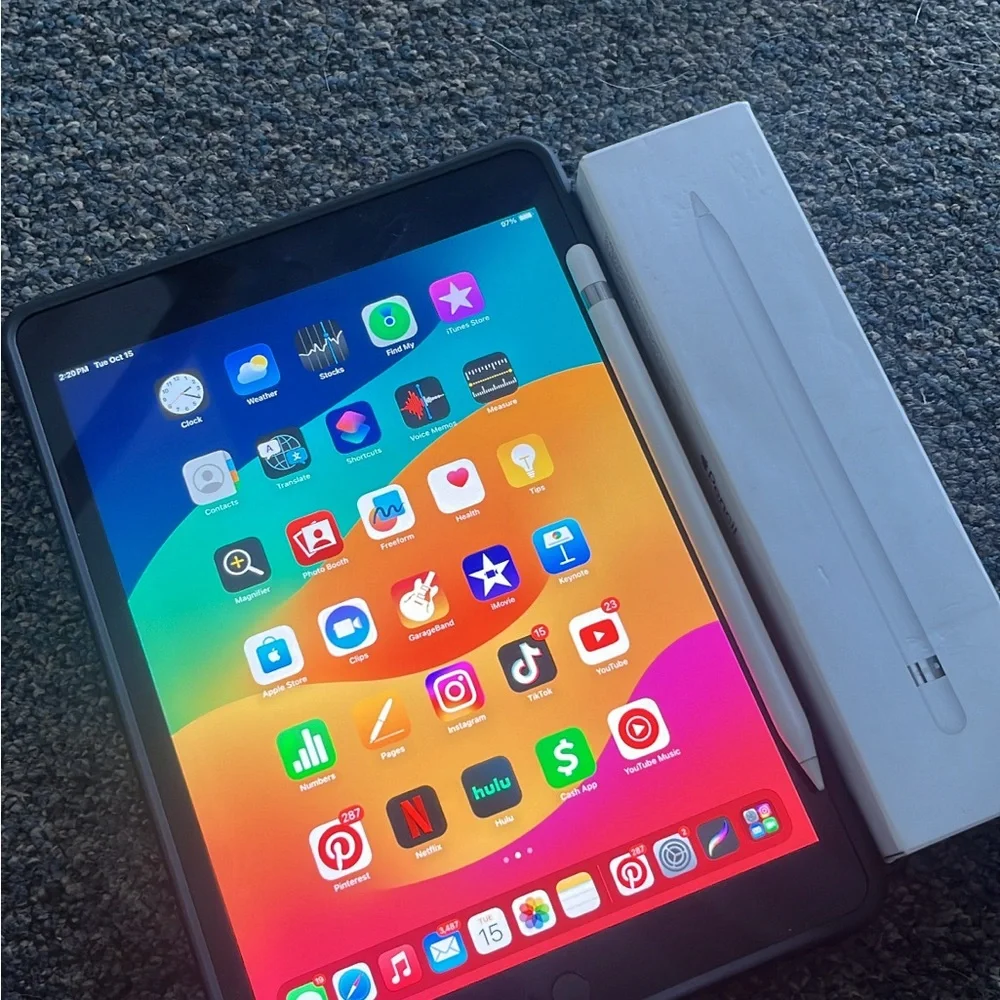 Apple iPad only used for about 2 weeks unlocked everything work can meet or pu
